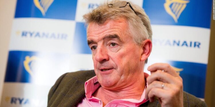Gli scioperi di Ryanair stanno colpendo i suoi profitti e il prezzo delle azioni