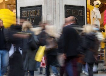 La fiducia dei consumatori nel Regno Unito migliora nonostante l’aumento dell’inflazione